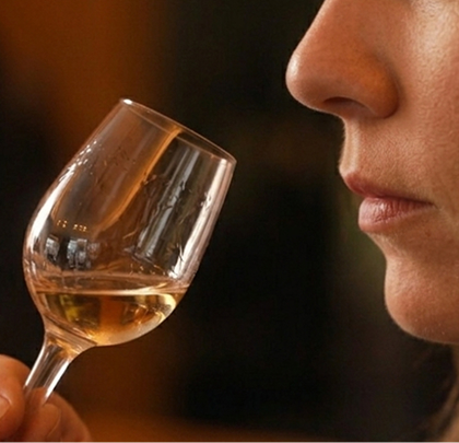 Chilcuague bottle served in a glass